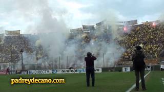 Recibimiento de la Hinchada de Peñarol desde la cancha  Clásico Clausura 2012 HD [upl. by Suzann182]