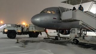 Airbus A320 Взлет из Челябинска Баландино в сильный снегопадTakeoff from Chelyabinsk in snowstorm [upl. by Hesketh]