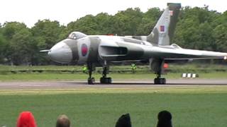 Vulcan XH558 Take off Bruntingthorpe 2011 [upl. by Guillaume]