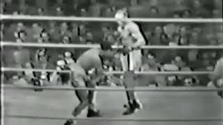 Ezzard Charles vs Jersey Joe Walcott 1  Highlights [upl. by Oigufer]