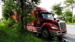 USA semi trailer truck  Review red INTERNATIONAL truck [upl. by Aicala660]