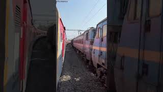 11302 SBC  CSMT  Udyan Express Crossing at Wadi Jn  BLR  Gulbarga  Solapur Pune  Mumbai [upl. by Cesar978]