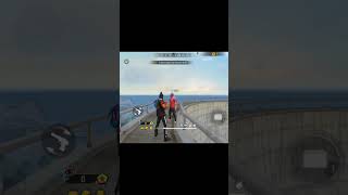 Pelo menos tem um paraquedas a mais🤣freefire [upl. by Lammond697]