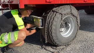 Montering og stramming av Lilleseth kjetting på Orkel T60 tilhenger til traktor Agder Storbilskole [upl. by Nanor]