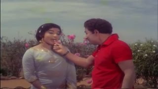 பூ வைத்த  Poo Vaitha  Maattukara Velan  MGRJayalalitha  Tamil Movie Song HD [upl. by Tehr]