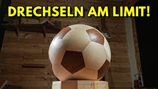 Fußball aus Einzelteilen gedrechselt Wahnsinn [upl. by Arivle860]