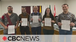 Watch town councillors in Dawson City Yukon reject oath to the King in historic moment [upl. by Ahsinra]