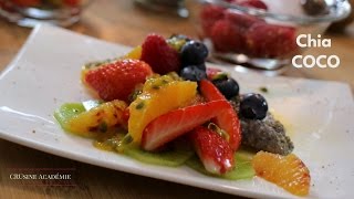 Salade de fruits crus aux superaliments  chia et noix de coco [upl. by Filippo]