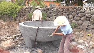 Artesanos hacen molcajete gigante en San Nicolás Obispo [upl. by Algernon]