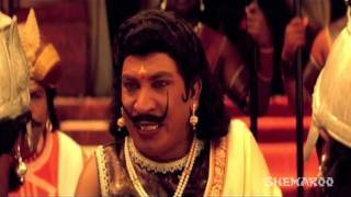 Himsinche 23va Raju Pulikesi  Vadivelu waging a war in his own style [upl. by Erusaert]