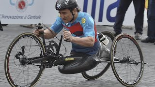 Incidente stradale per Alex Zanardi è ricoverato in gravi condizioni [upl. by Harrus]