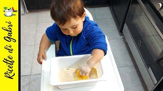 Bambino di 1 anno e mezzo prepara la colazione per la famiglia Biscotti di Piero Ricette di Gabri [upl. by Wernher]