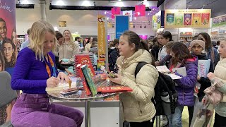 Le Salon international du livre de Québec accueille plus de 1300 auteurs [upl. by Euqinad529]