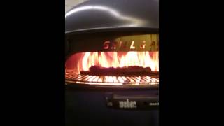 Weber BBQ Kettle Pizza in 2 minutes 6941 F [upl. by Tomas]