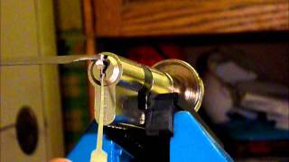 Single Pin Picking A Lorenco 5 Pin Thumbturn Euro Lock In Seconds wwwuklocksportcouk [upl. by Ching]