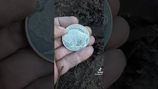 999 1 ounce silver token found metal detecting Queens New York [upl. by Nawj]