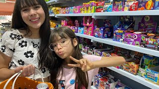 🎃 DOCES OU TRAVESSURA COMPRANDO TUDO DE HALLOWEEN NA DOCERIA 🍬 GABI E LAÍS [upl. by Placida]