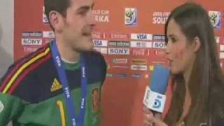 IKER CASILLAS KISSES his girl friend كاسياس يقبل زوجته عالهواء مباشرة [upl. by Hightower]