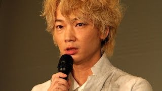 綾野剛「この流れどうします？」司会の無茶ぶりに 舞台「太陽2068」製作会見3 [upl. by Traggat]