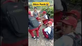 Waspada  Bikin panik anak dan orang tua Lagi asik nongkrong langsung lari kaya dikejar setan😭 [upl. by Millda577]