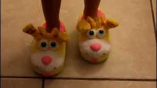 Review Stompeez Slippers PeekABoo Kitty [upl. by Atrice]