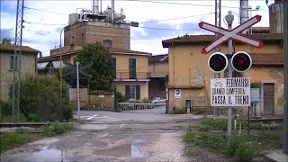 Spoorwegovergang Ponte Valleceppi I  Railroad crossing  Passaggio a livello [upl. by Nosmoht612]