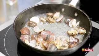 Orecchiette al pesto di rucola e vongole veraci [upl. by Dorisa]