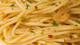 Easy Spaghetti Aglio E Olio Recipe  how to make long Pasta Recipe [upl. by Gadmon]