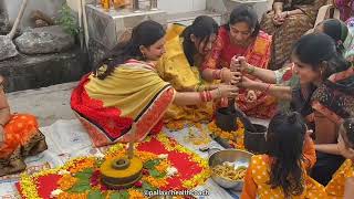 marathi khandeshi खान्देशी  हळद फोडणे पुजा HaldiGrinding Pooja  PreHaldi Ceremony ahirani [upl. by Eolanda]