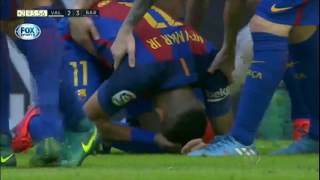 Torcedores atiram garrafa de água em Neymar durante jogo [upl. by Ettennad166]