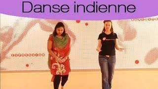 Cours de danse indienne  faire un jeté de fleurs [upl. by Vorster]