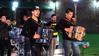 Los Villaseñor De Culiacan Ft Banda Colosal  El Guero Loco En Vivo 2016 [upl. by Neelcaj]