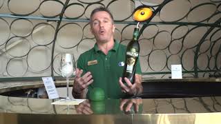 Comment servir un Vermouth Noilly Prat [upl. by Asilaj]