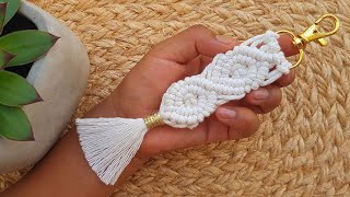 DIY LLAVERO en MACRAMÉ paso a paso PRINCIPIANTES  DIY Macrame Keychains Tutorial for Beginners [upl. by Eras]