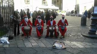 Natale per le strade di Napoli  Quando Babbo Natale è nero [upl. by Yreneh605]