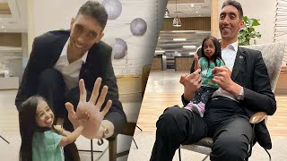 World’s Tallest Man and Shortest Woman Have Fun at Meet Up [upl. by Suollecram131]