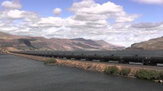 Westbound BNSF Oil Train  Horsethief Lake in the Columbia River Gorge 051813 [upl. by Suraved551]