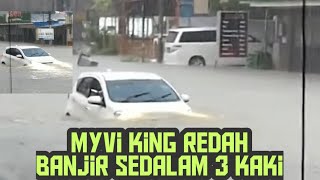 Hebat   Kereta Myvi Redah Banjir Sedalam 3 Kaki [upl. by Ahsinra491]