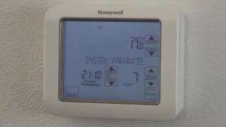 Vakantieprogramma instellen met Chronotherm Touch Modulation  Honeywell Home [upl. by Zabrina]