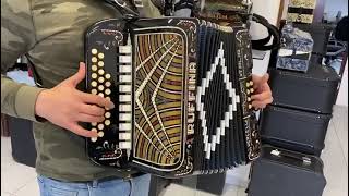 Vejam como toca bem esta concertina Ruffina linda concertina [upl. by Moira]