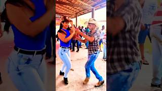 VAQUEIRO DANÇOU BONITO A MÚSICA SIRIRI COM A SUA AMIGA dance musica shorts [upl. by Maya]