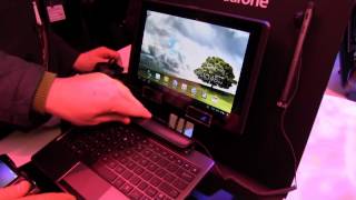 Aus Handy wird Tablet wird Notebook Das Asus Padfone auf dem MWC [upl. by Binette819]