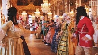 Voyage dans le temps à lépoque de Louis XIV pour Les Fêtes Galantes à Versailles  RTL  RTL [upl. by Gwenn]