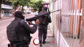 Intensa troca de tiros entre policias e traficantes na Fazendinha [upl. by Staley]