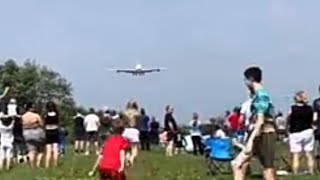 Large Crowd moments today in Manchester Airport A380800 Landings airplane [upl. by Simone368]