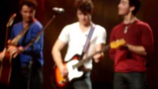 Jonas Brothers 129 The Wiltern Who I Am Joe messes up lyrics [upl. by Aeht]