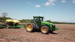 Siembra en MG Tractor JD 8310R plantadora DB 62 parte 1 [upl. by Allemat]