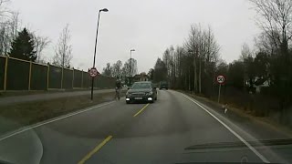 Forbikjøring av syklist med motgående trafikk  Jessheim [upl. by Trebled]