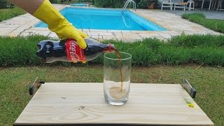 NUNCA COLOQUE COCA NO CLORO DE PISCINA OU ISSO PODE ACONTECER [upl. by Sdlonyer]