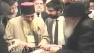 Le Rav Kadouri visite le Rabbi de Loubavitch en 1990 [upl. by Rasla745]